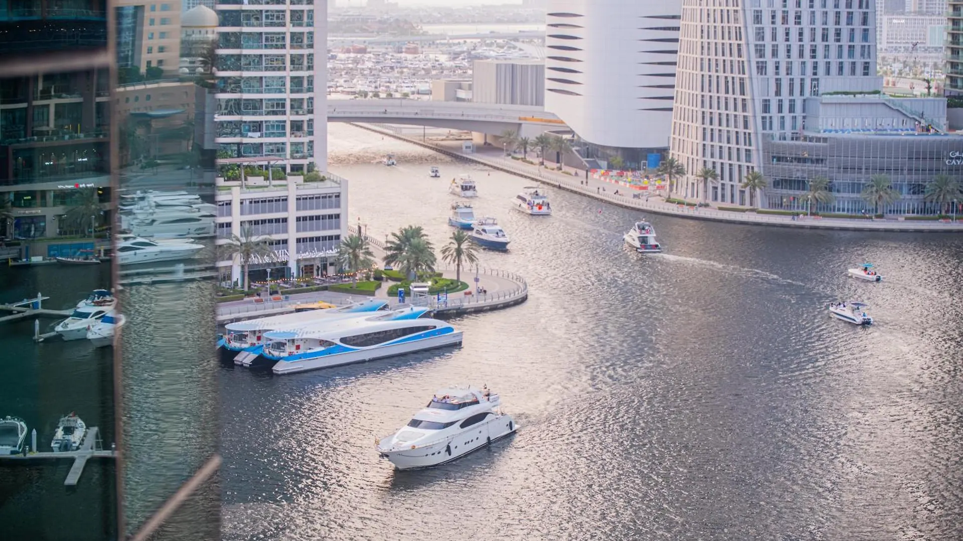 Apartment Avant Marina 2Br With Amazing Views Dubai